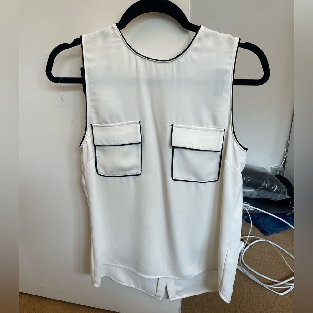 Women’s Blouse with pockets, button down back